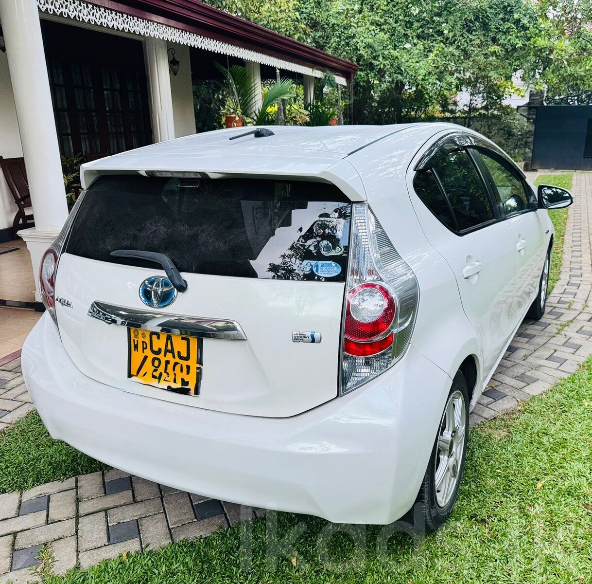 Toyota Aqua 2015 photo 2