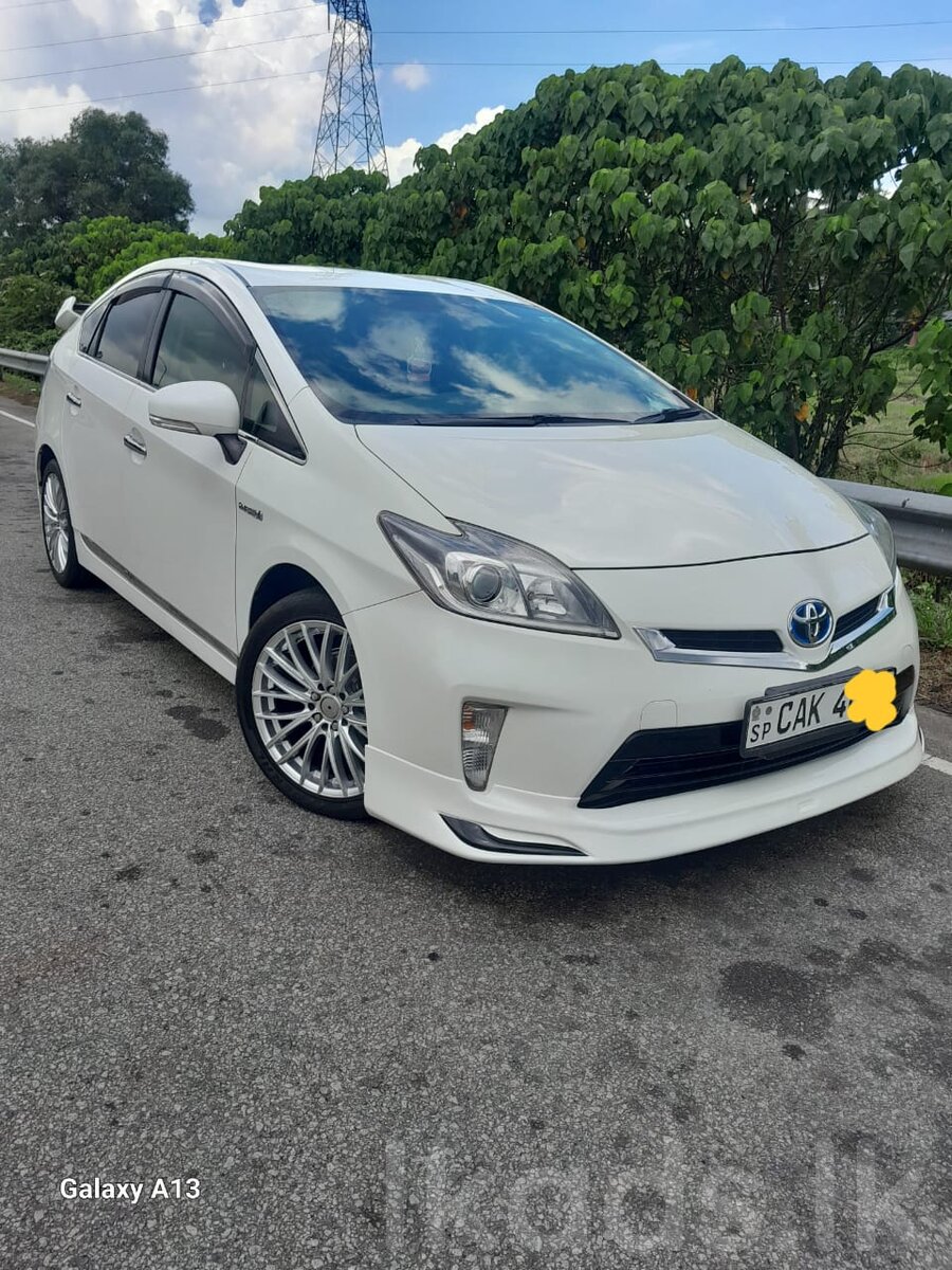 Toyota Prius S LED 2013