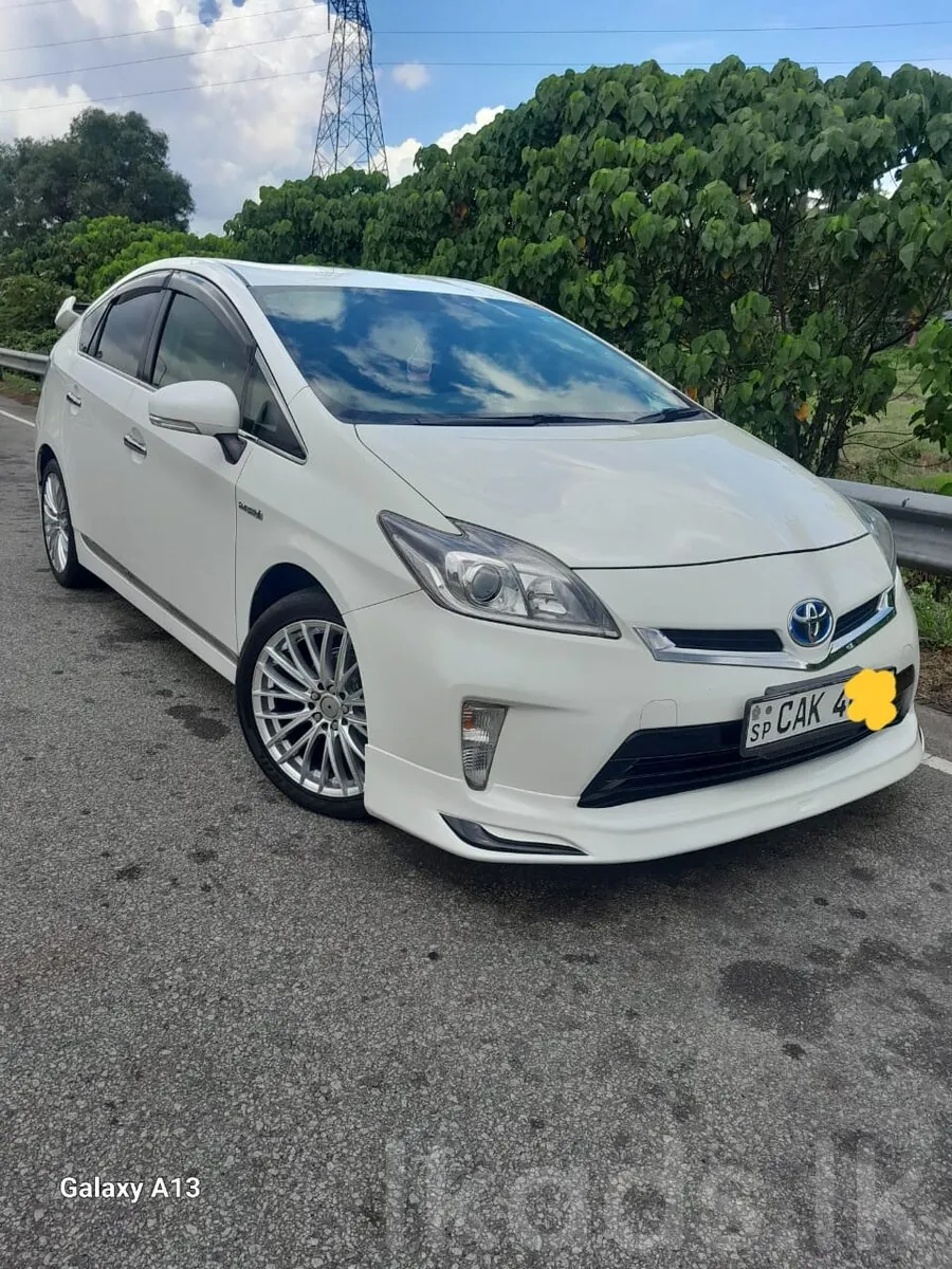 Toyota Prius S LED 2013