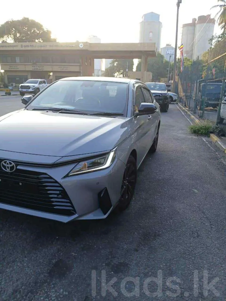 Toyota Yaris ATIV Nightshade 2025