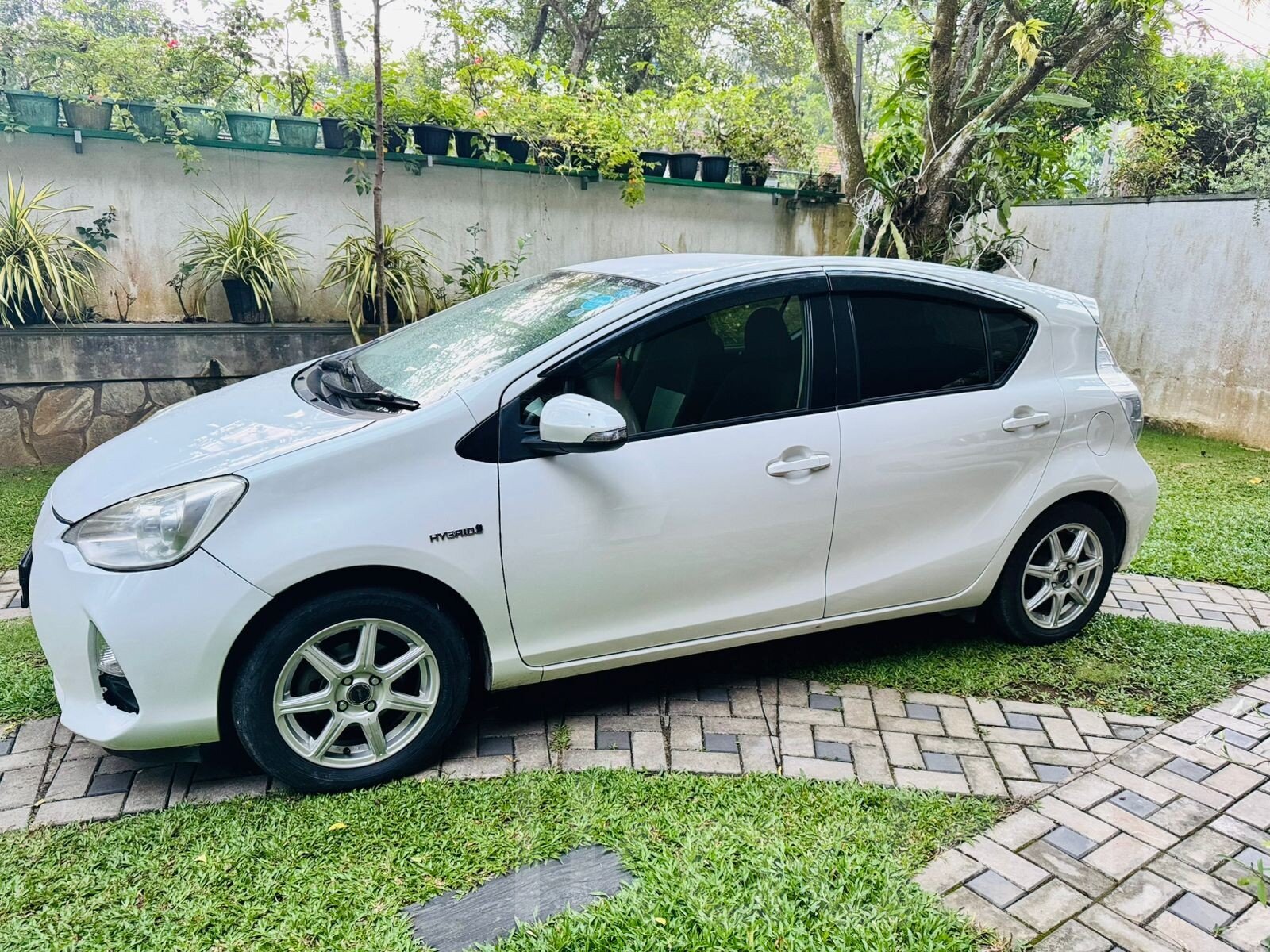 Toyota Aqua 2015 photo 4