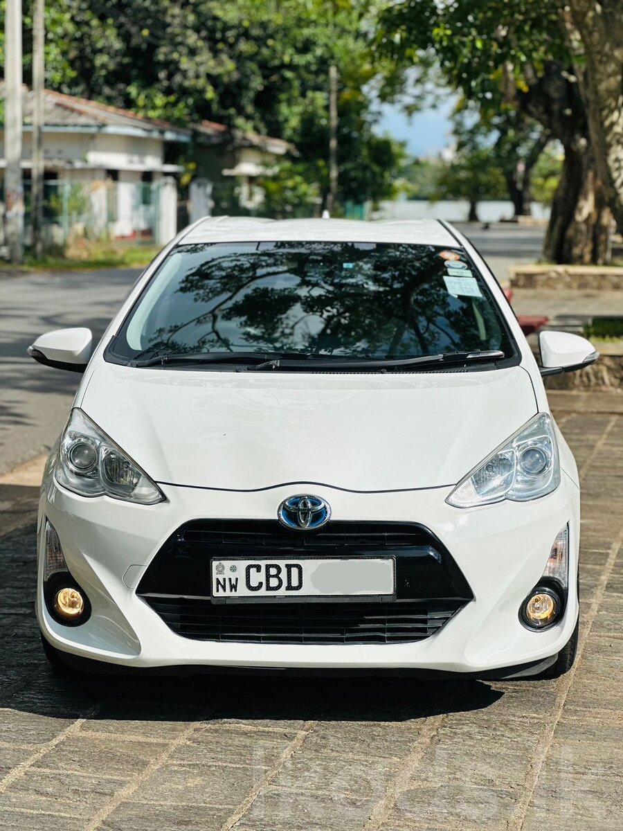 Toyota Aqua 2016 photo 2