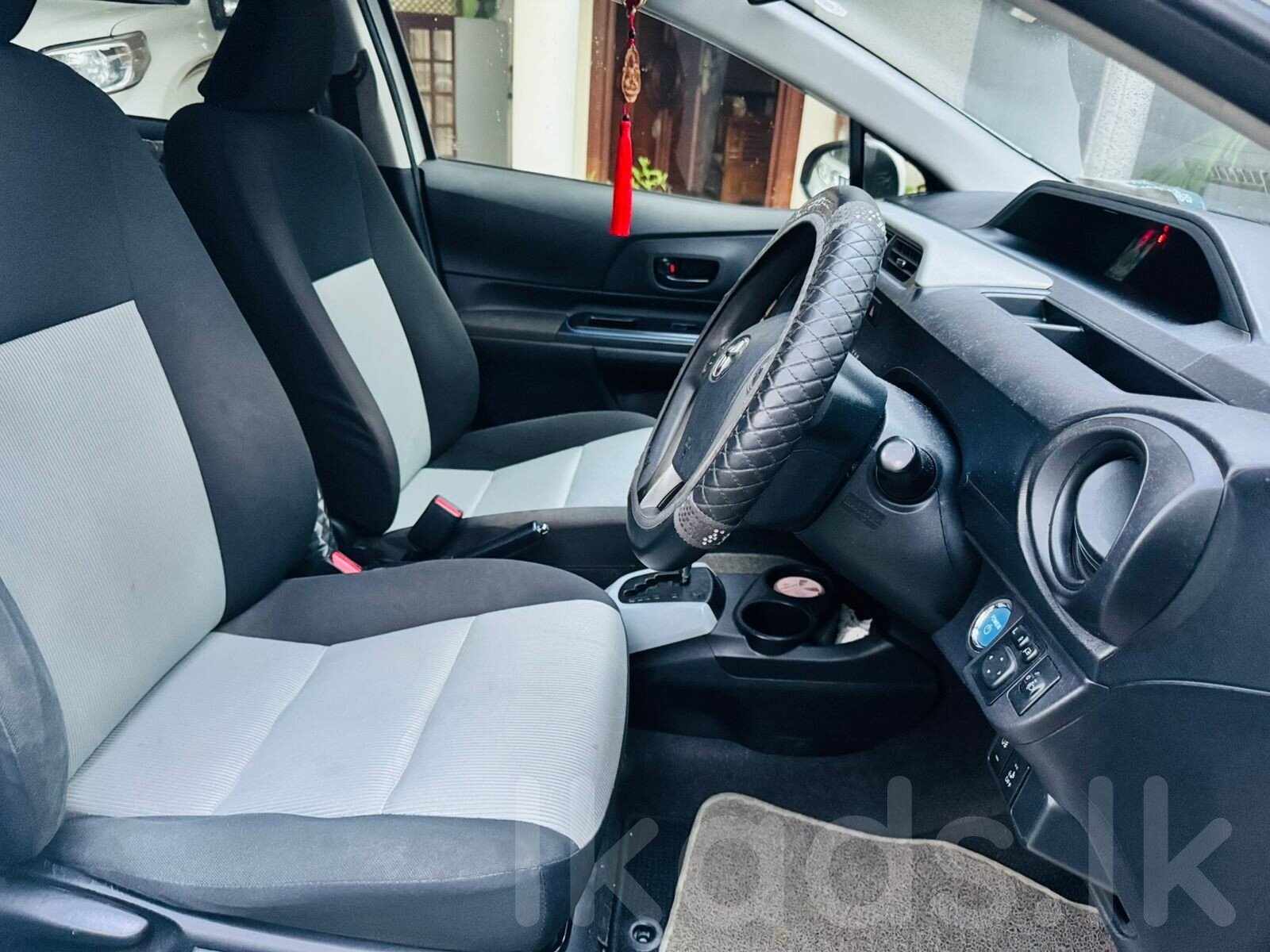 Toyota Aqua 2015 photo 5