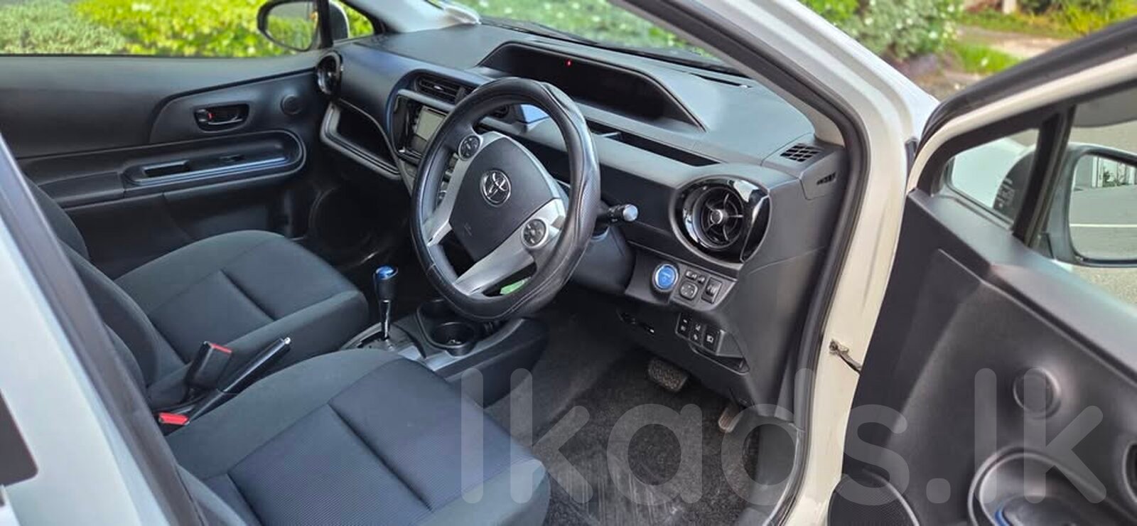 Toyota Aqua 2016 photo 5