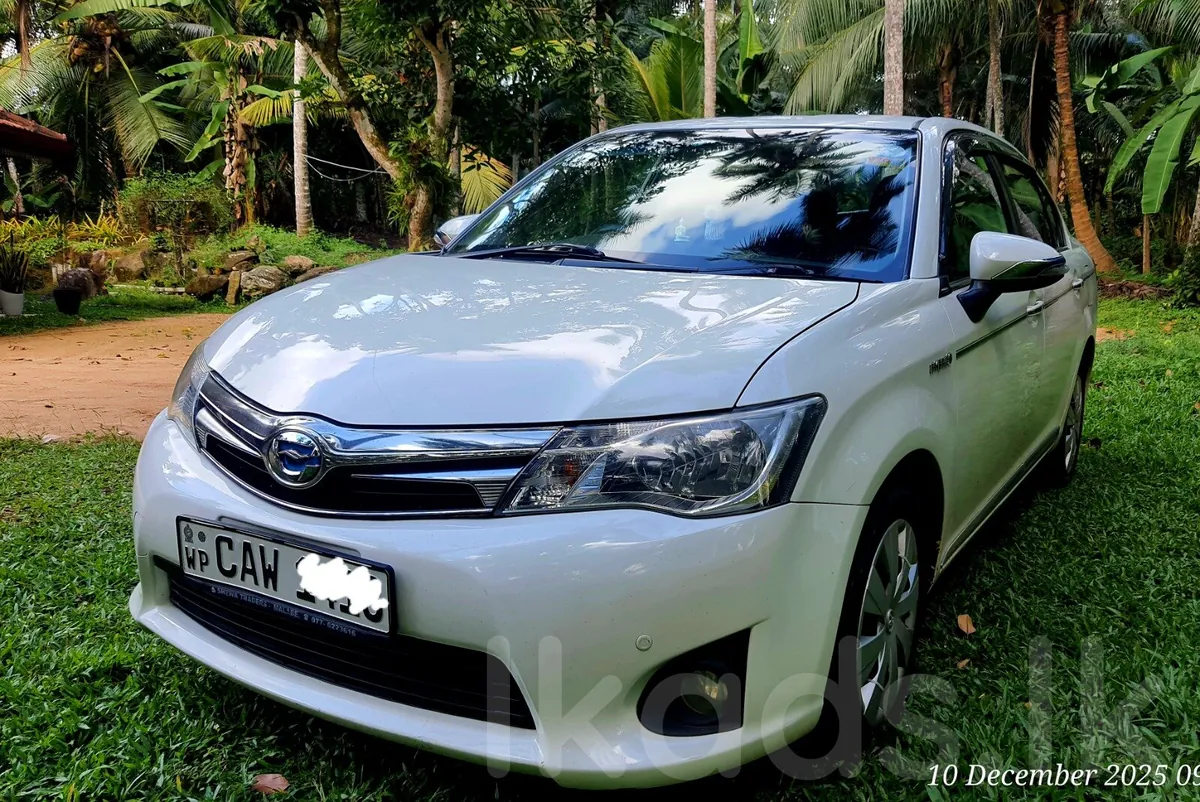 Toyota Axio Hybrid G Grade 2015
