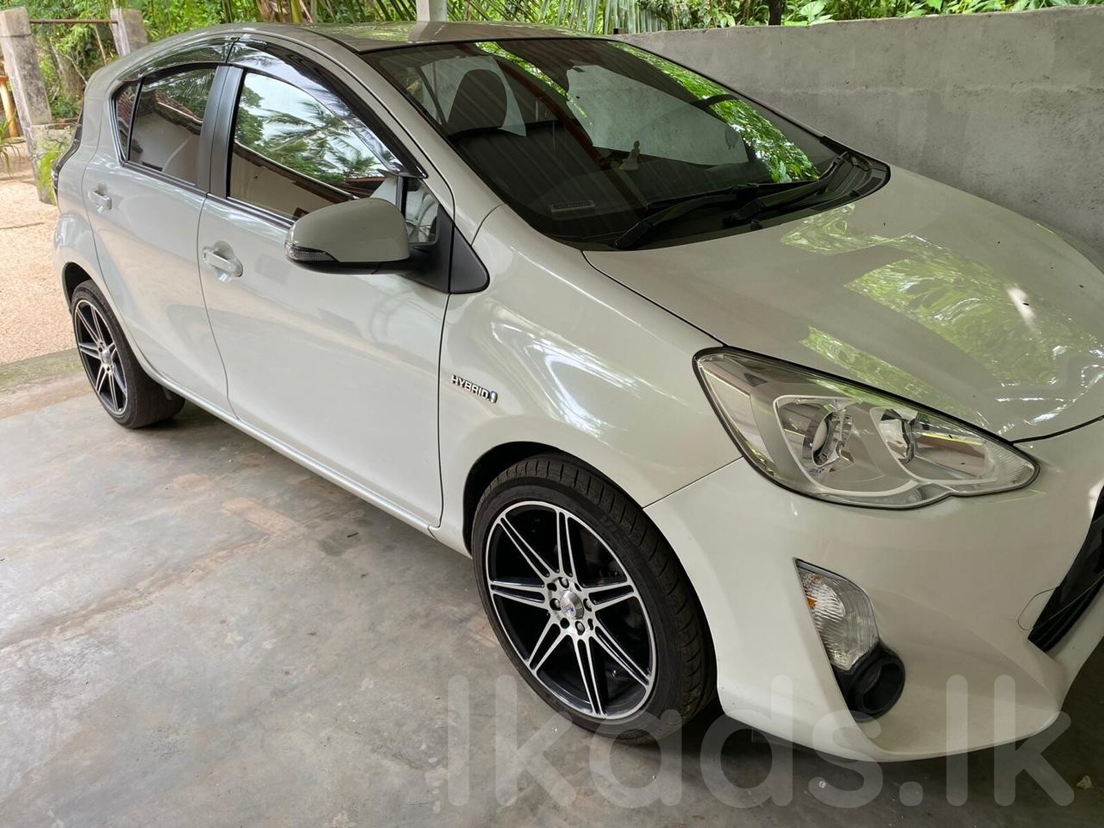 Toyota Aqua Urban 2015