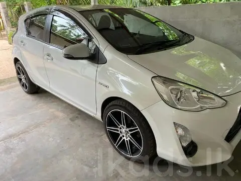 Toyota Aqua Urban 2015