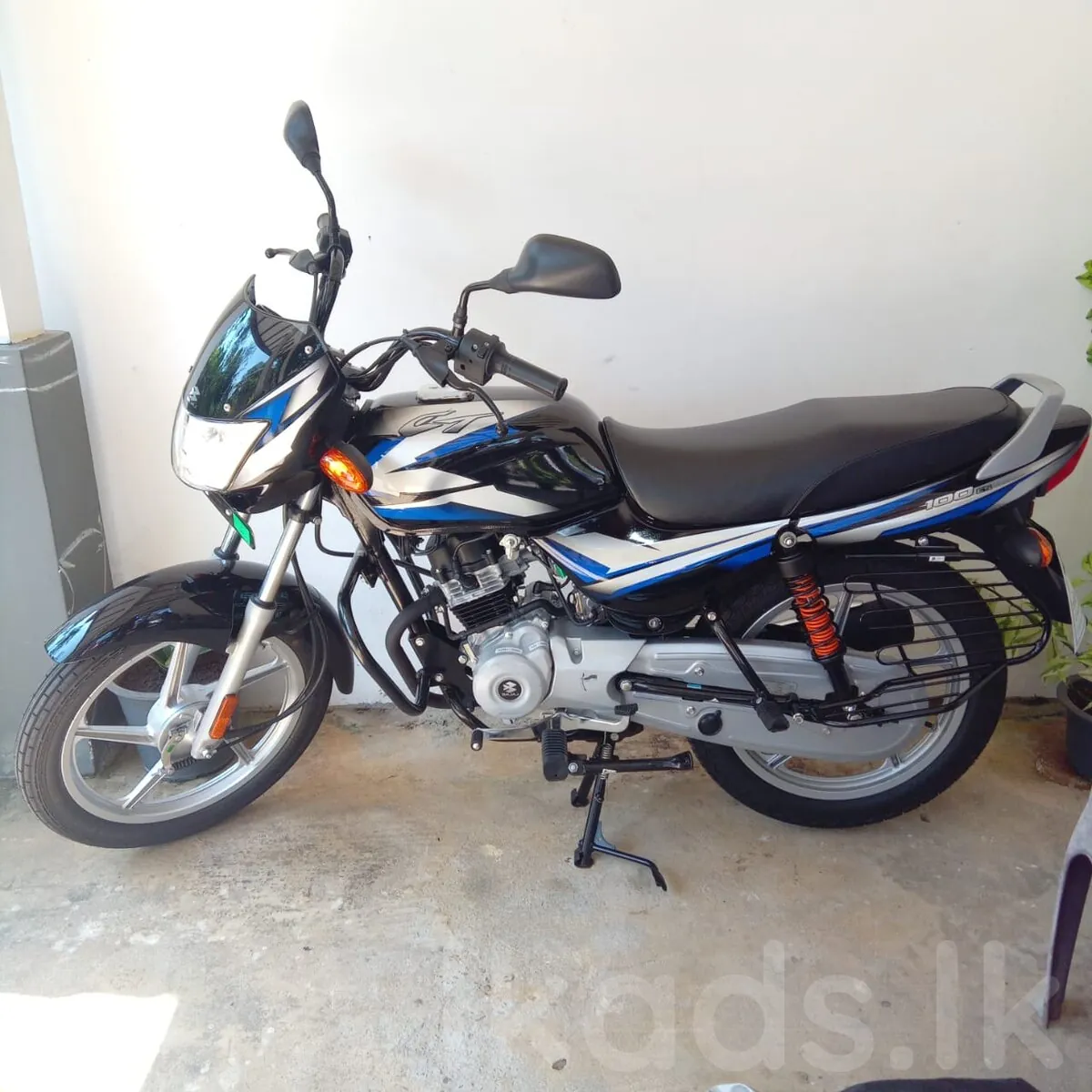 Bajaj CT100 2025