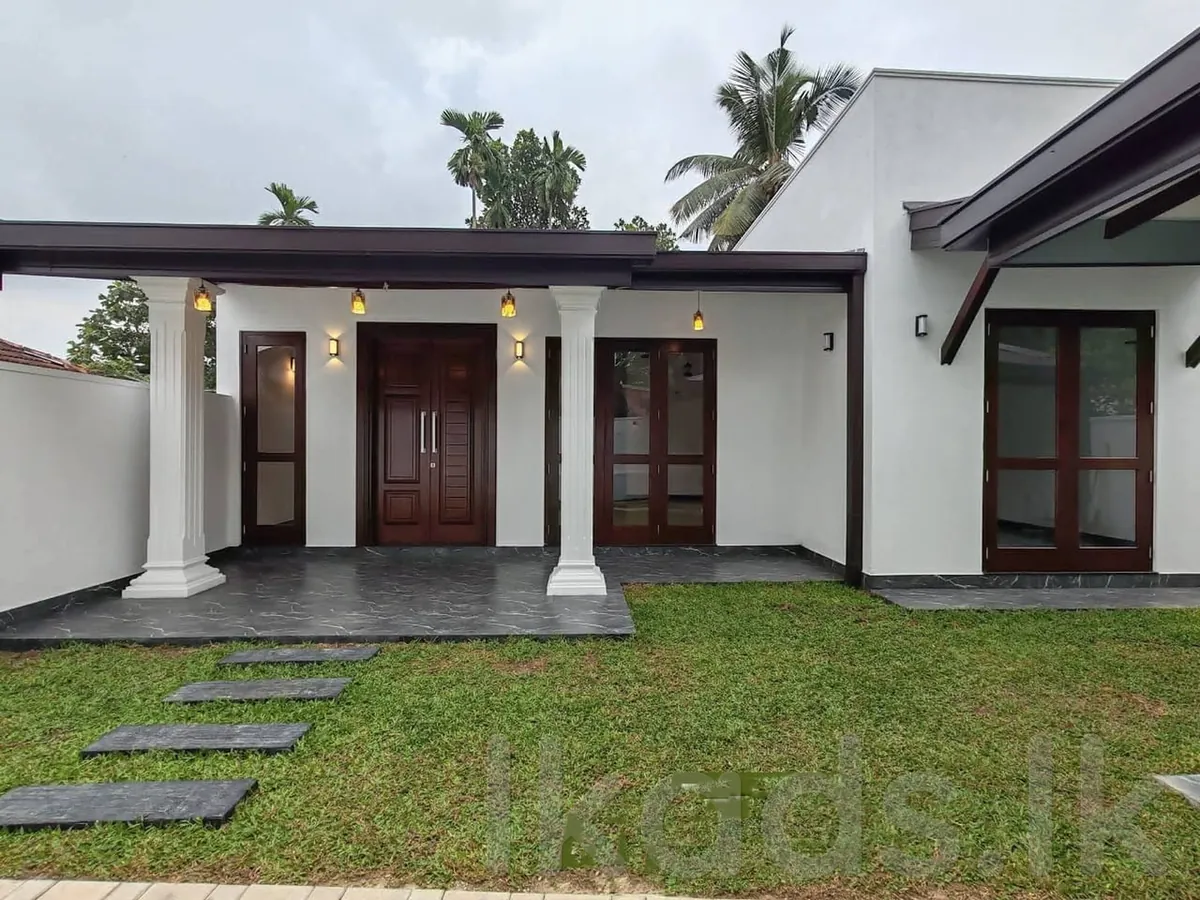BRAND NEW SINGLE STORY HOUSE FOR SALE IN PILIYANDALA - POLGASOWITA | 10 Perches