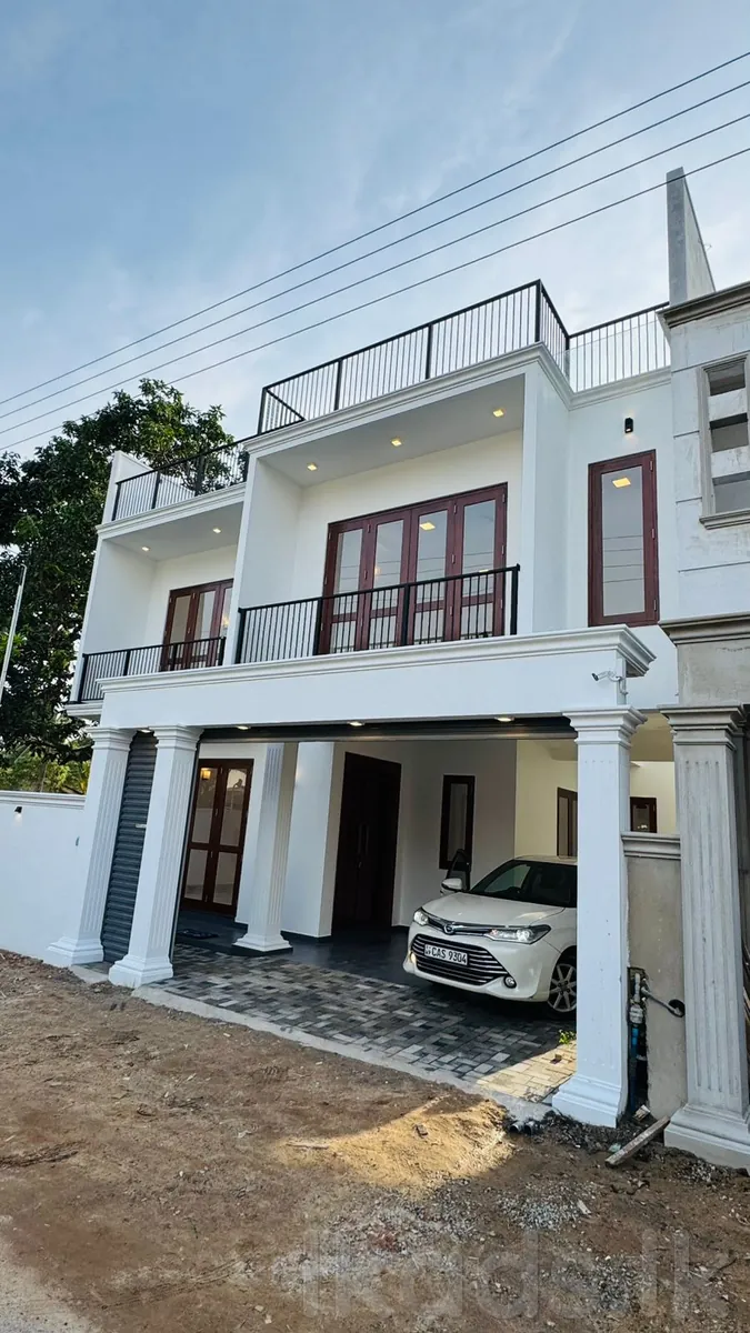 LUXURY HOUSE FOR SALE IN PILIYANDALA - POLGASOWITA | 6 Perches | 3000 Sq.ft | 4 Bedrooms | 4 Bathrooms | Rs. 43 Million