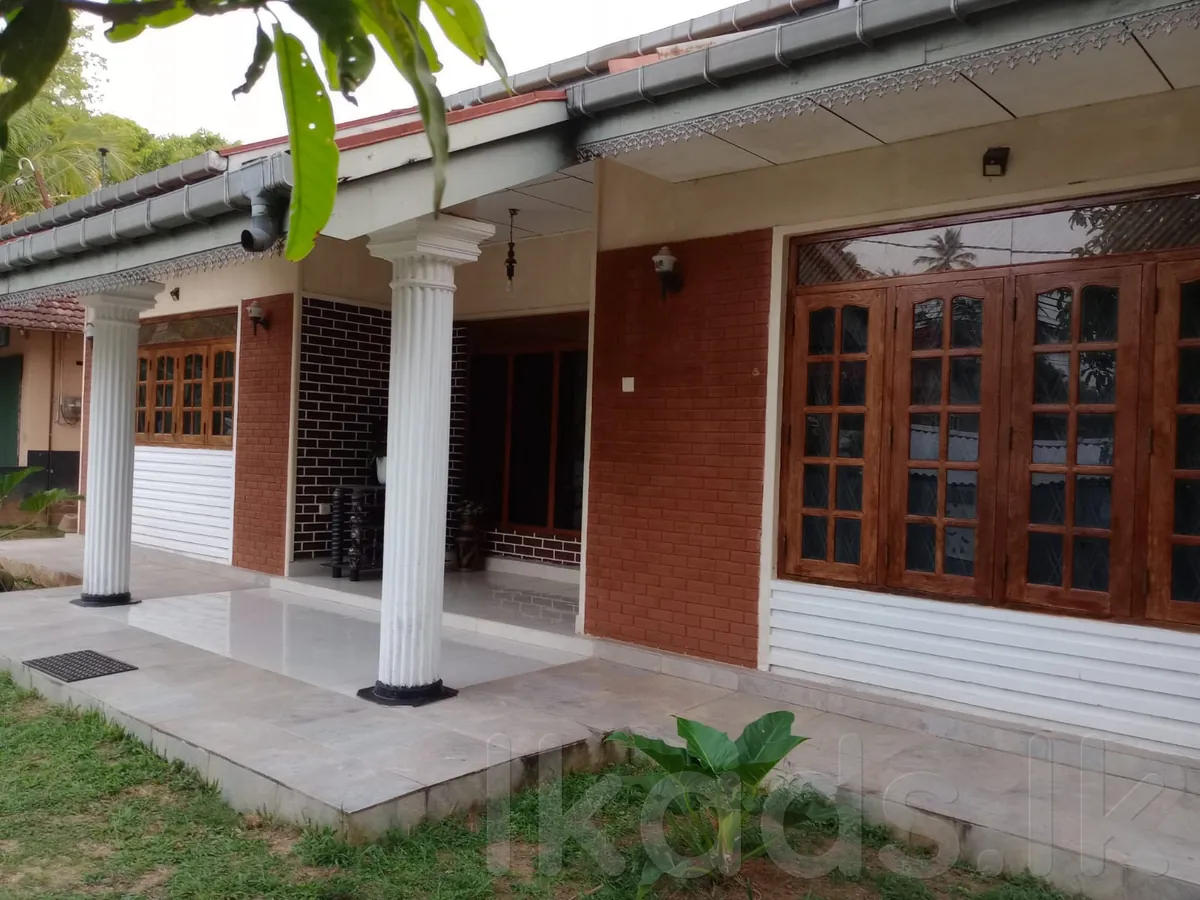 60 PERCHES LAND WITH COMPLETE HOUSE FOR SALE IN MINUWANGODA - ELLANGALA ROAD