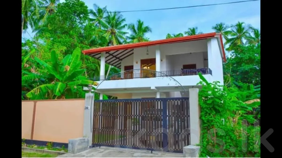 LUXURY HOUSE FOR SALE  (FORINGNERS TO LONG  LEASE )AT BENTOTA TOURISTS VILLAGE