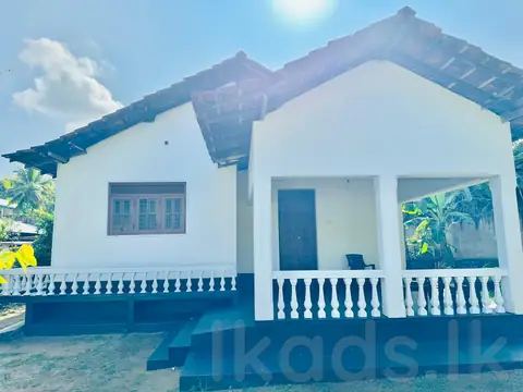 කුරුණෑගල - කොළඹ පාරට මීටර් 150ක් දුරින් වදුරාගල