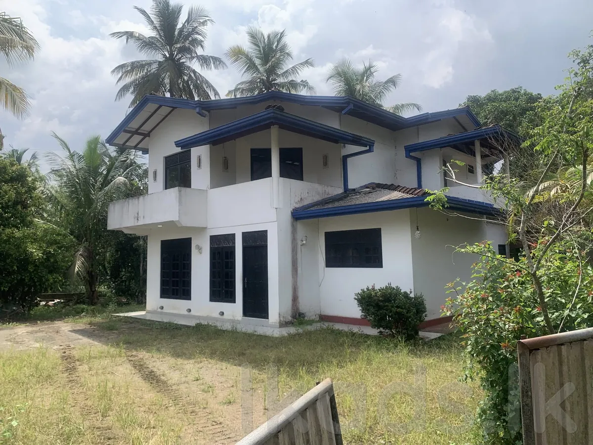 Houses for Sale in Akurassa