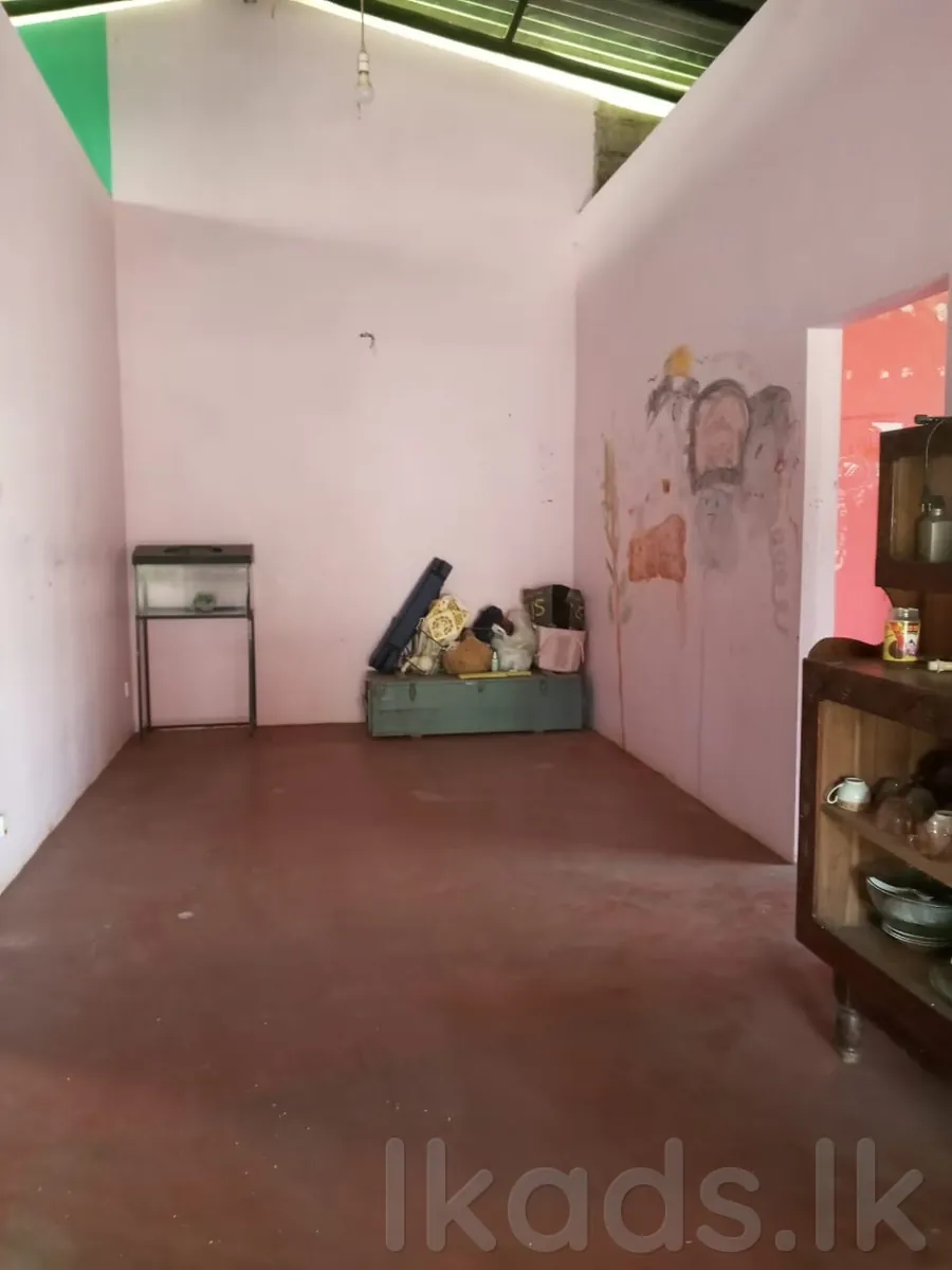 මාතලේ - මඩවල උල්පොත ප්‍රදේශයේ නිවසක් හා ඉඩමක් විකිණීමට