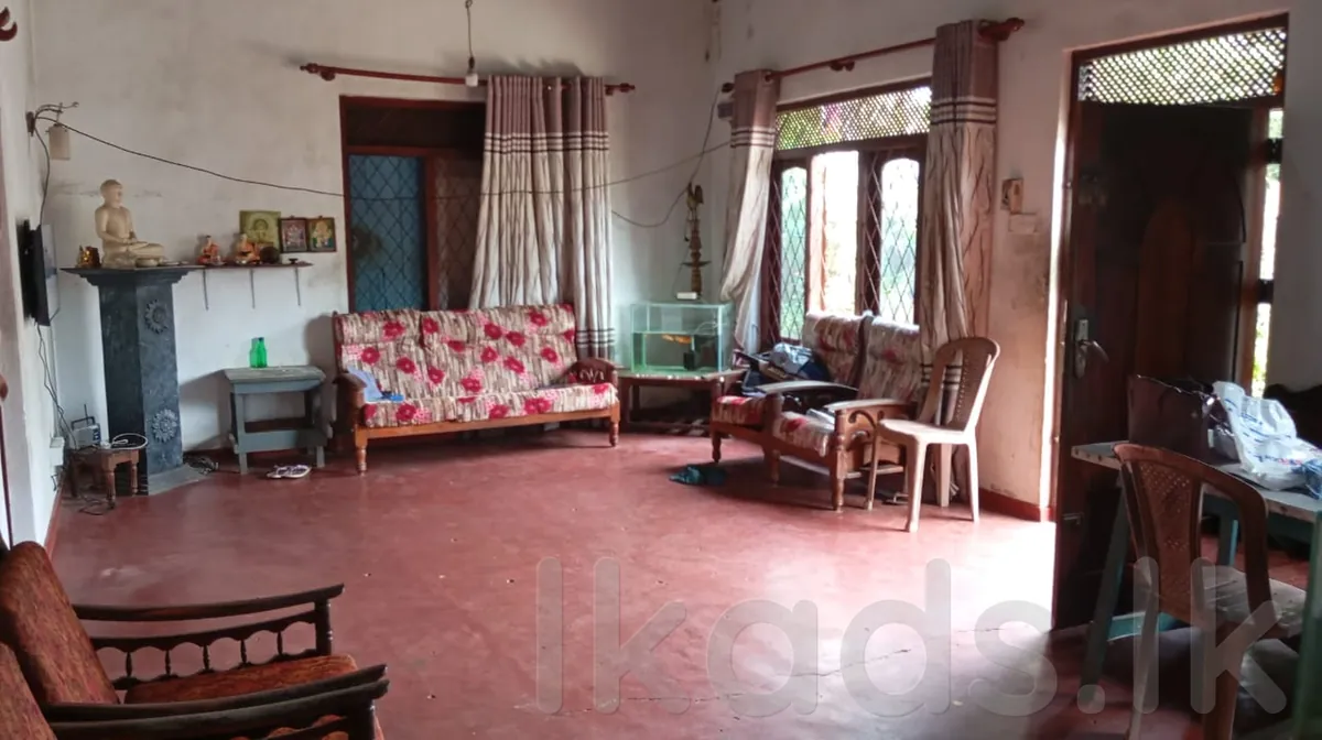 House with Shop Room for Sale Near Kalutara Balika