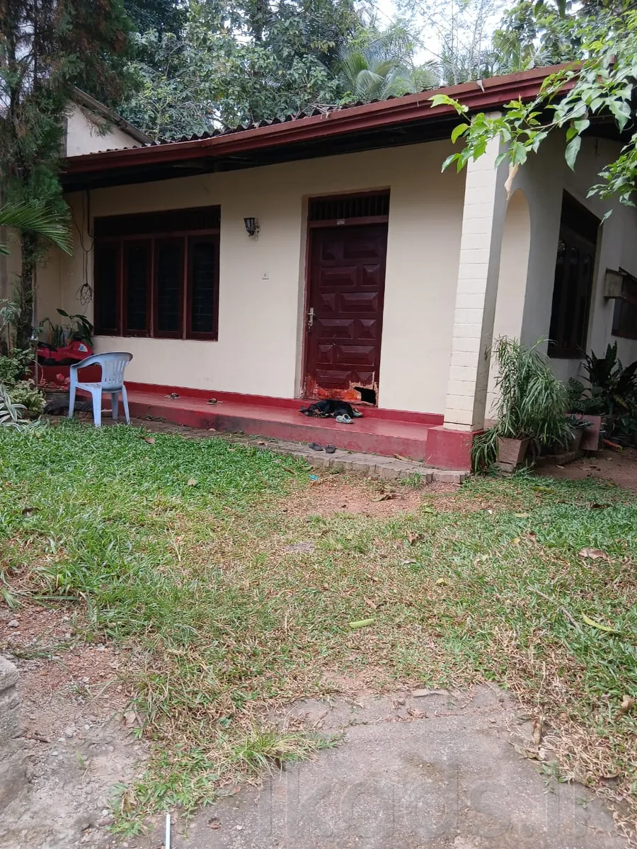 Land with House for Sale in Mahara, Kadawatha | 12 Perches