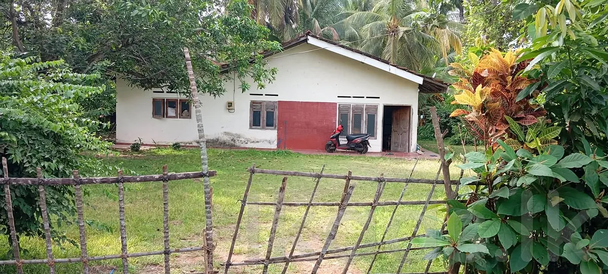 Land & House for Urgent Sale in Beruwala, Moragalla| 150m to Beach