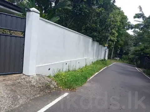 Old House for Sale in Subhuthipura, Battaramulla 19.5 Perches