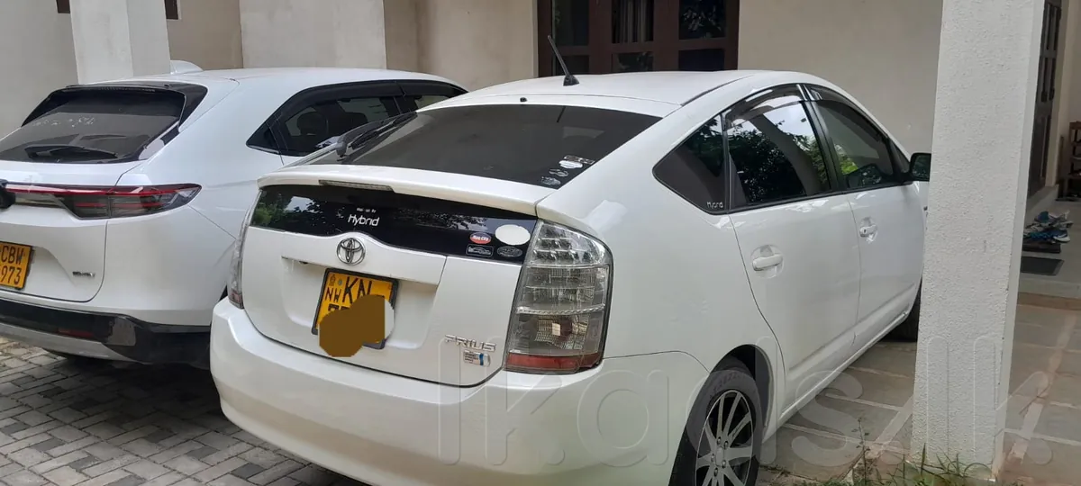 Toyota prius for sale- 2007/2011 Kurunegala photo 3