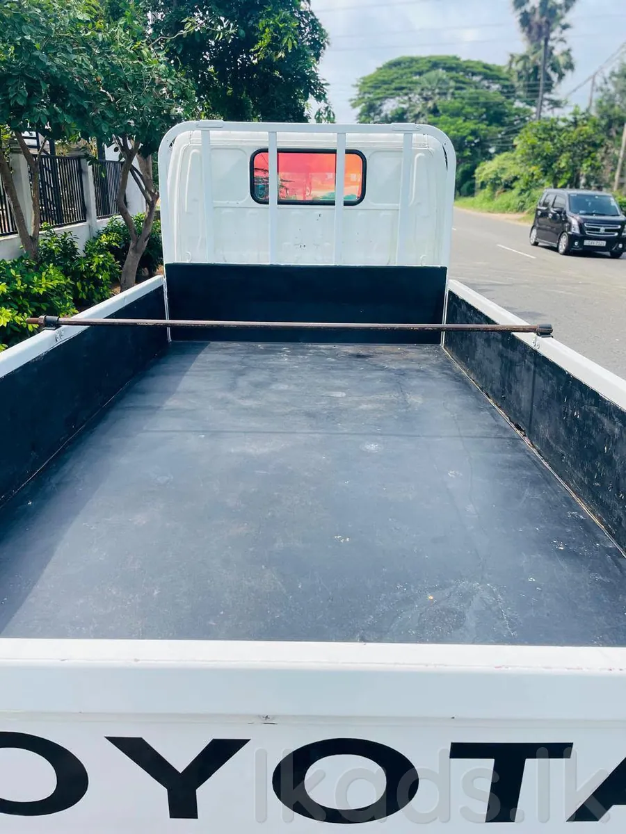 Toyota Dyna Lorry for Sale – 2004/2010 – 348,000 KM photo 4