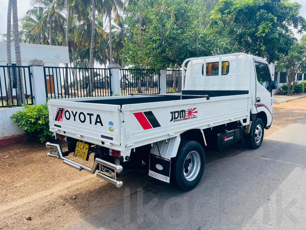 Toyota Dyna Lorry for Sale – 2004/2010 – 348,000 KM photo 5