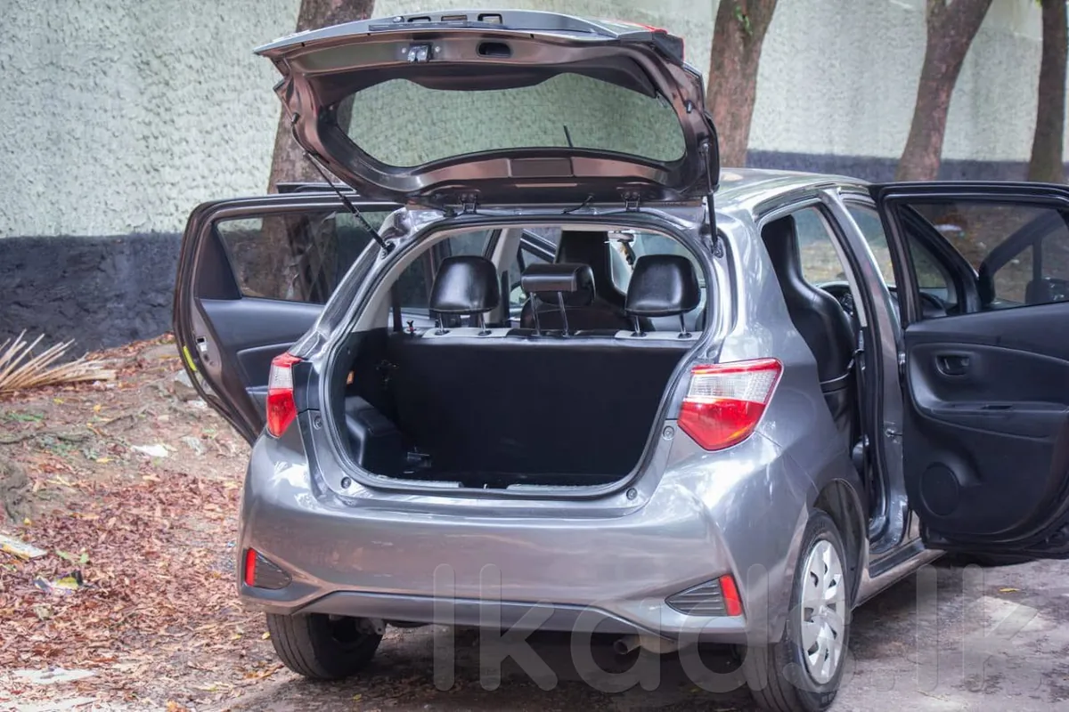 Toyota Vitz Edition 1 2017 photo 8