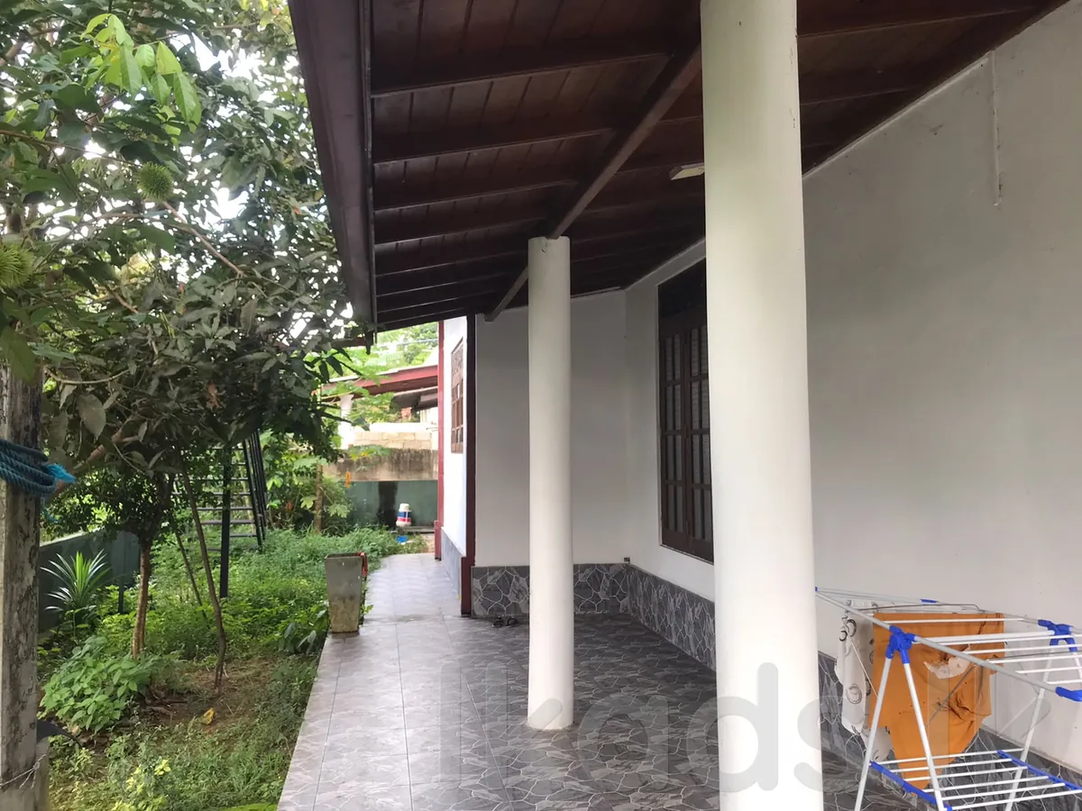 Kadawatha – Batahena Road – Beautiful House for Sale photo 5