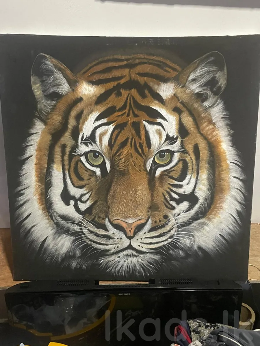 Hand-Painted Tiger Portrait on Canvas - Stunning Wall Art for Sale in Kandy, Kandy