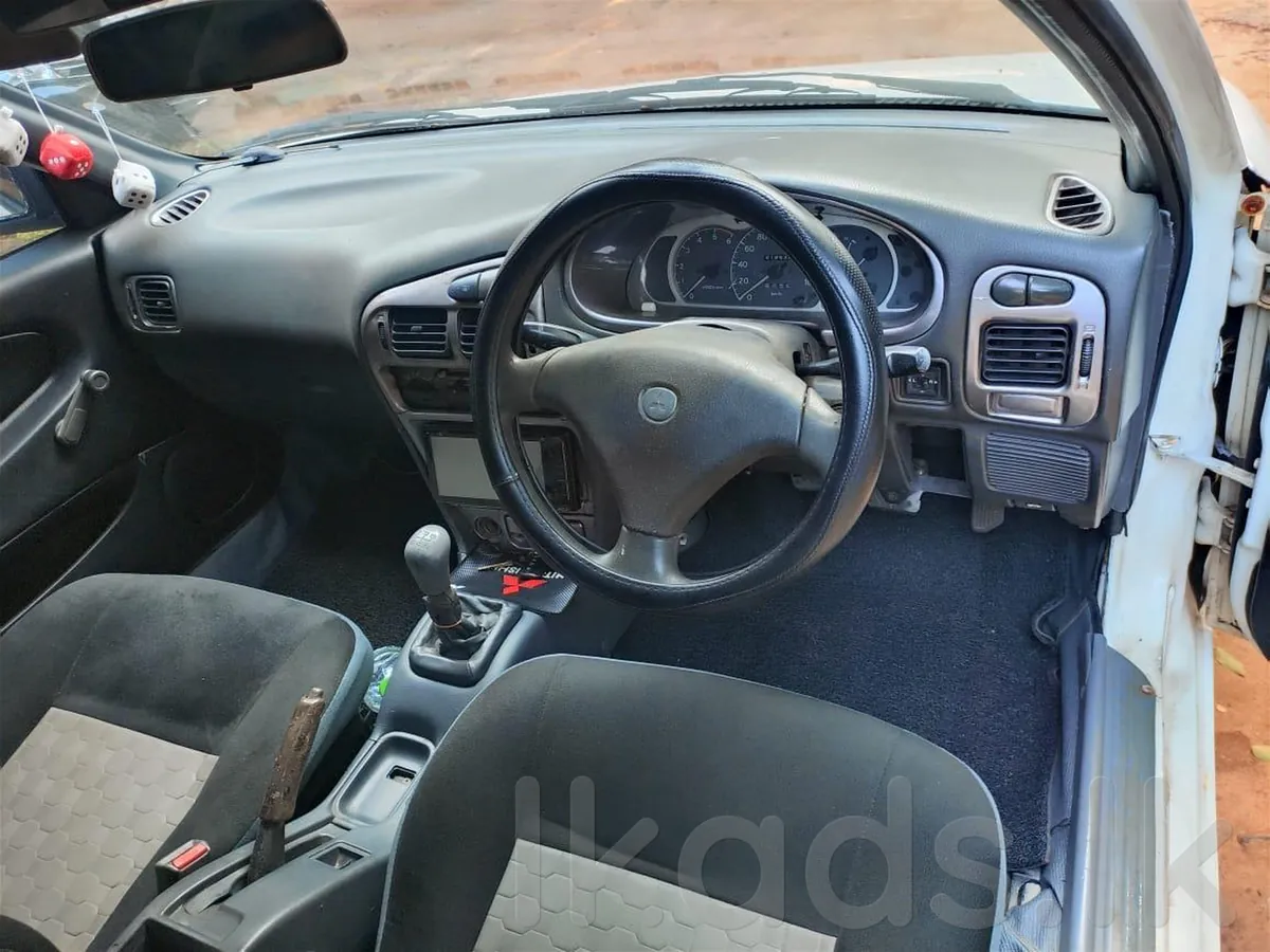 Mitsubishi Lancer for Sale – 1997 / 2001 – Mulleriyawa photo 7