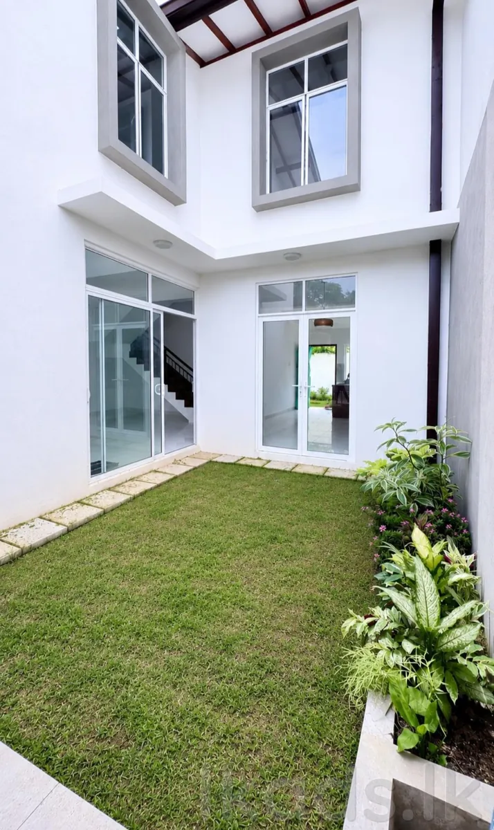 Brand new house for sale at Athurugiriya photo 2