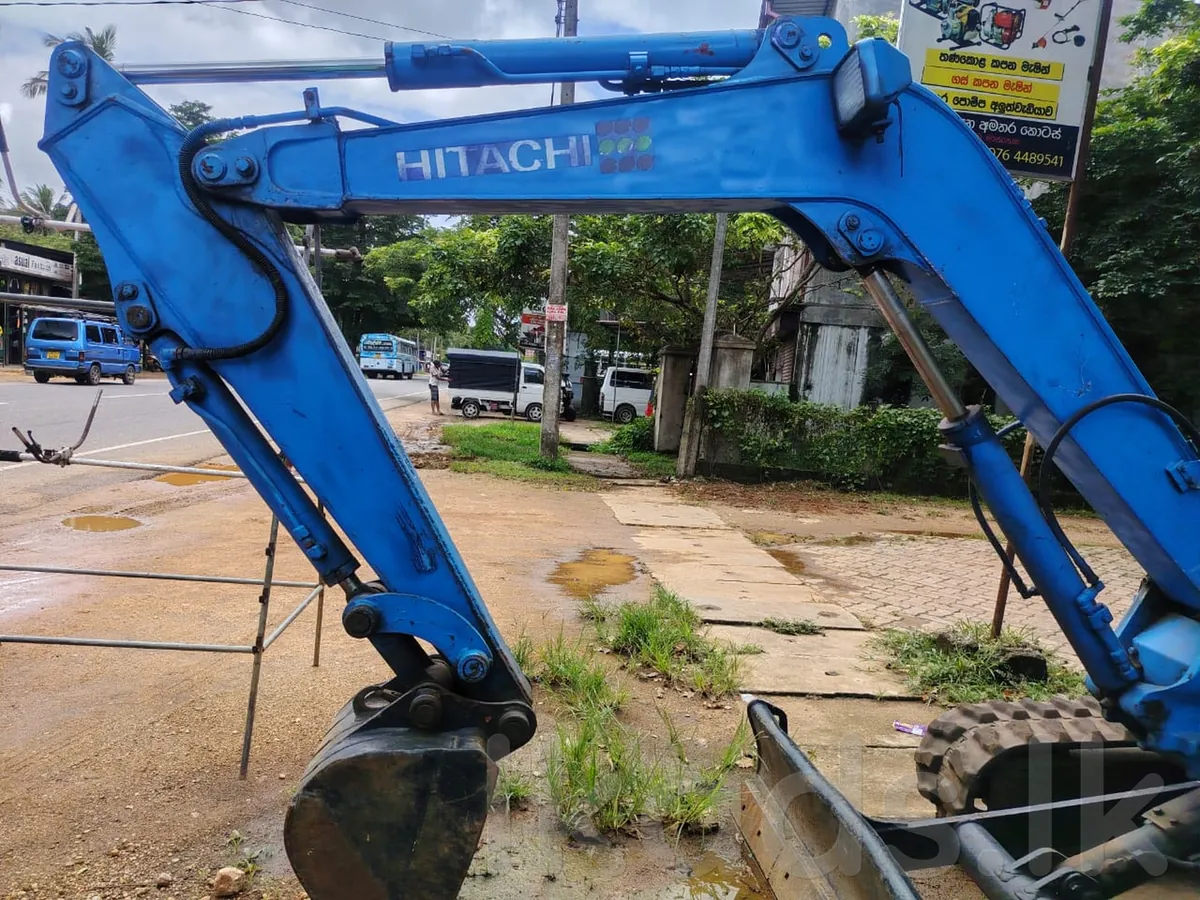 Hitachi Landy 2015 Heavy-Duty (Used) photo 3
