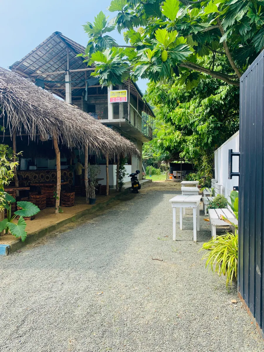 LAND FOR SALE IN UNAWATUNA, GALLE – BEACH SIDE