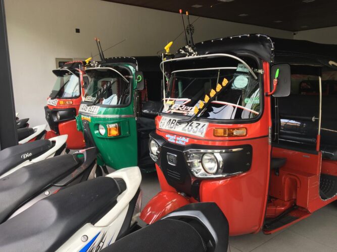 Bajaj RE 2015